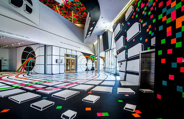 Facing the Hyperstructure