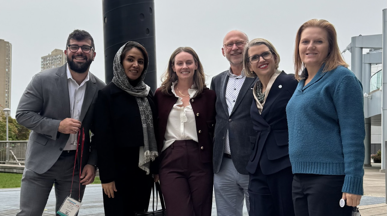 From left to right: Dr. Yousif Al-Aboosi (UAB Perio 2019), Dr. Farahnaz Fahimipour (UAB Perio Assistant Professor), Dr. Katie Martin (UAB Perio 2019), Dr. Nico Geurs (UAB SOD Dean), Dr. Mia Geisinger (UAB Perio Chair), Dr. Jennifer Bain (UAB Perio and PhD 2014)