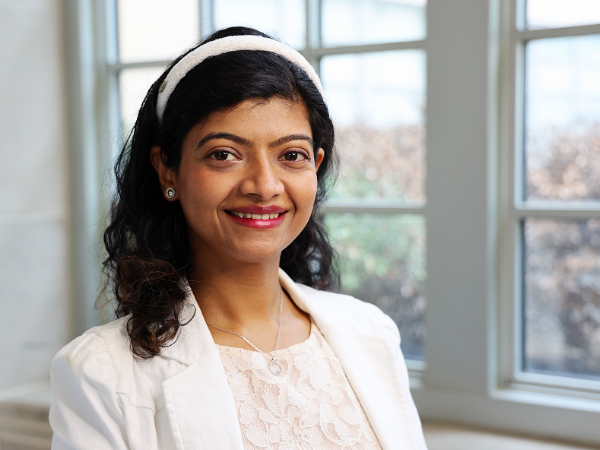 Manila Shindé, a woman in professional attire