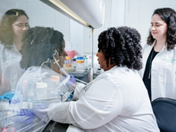 Hope Amm working in her lab with her team