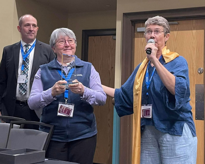 Prado presenting Spezzini with the lifetime achievement award.