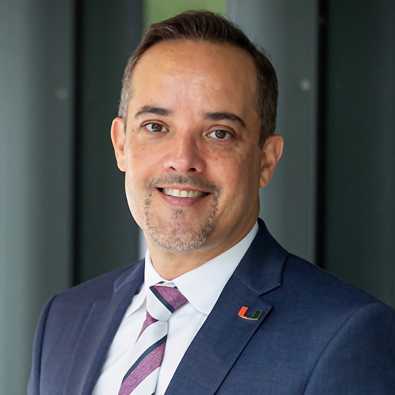 Headshot of Dr. Medeiros