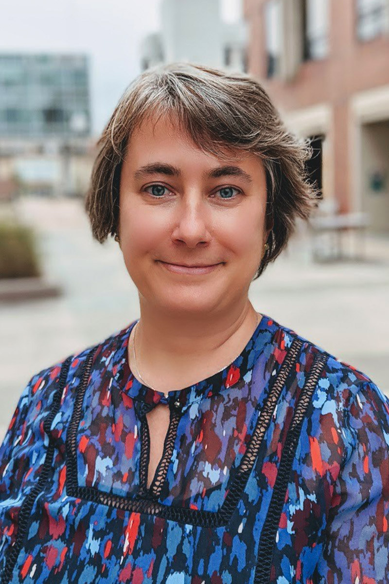 Julie Quinet's headshot