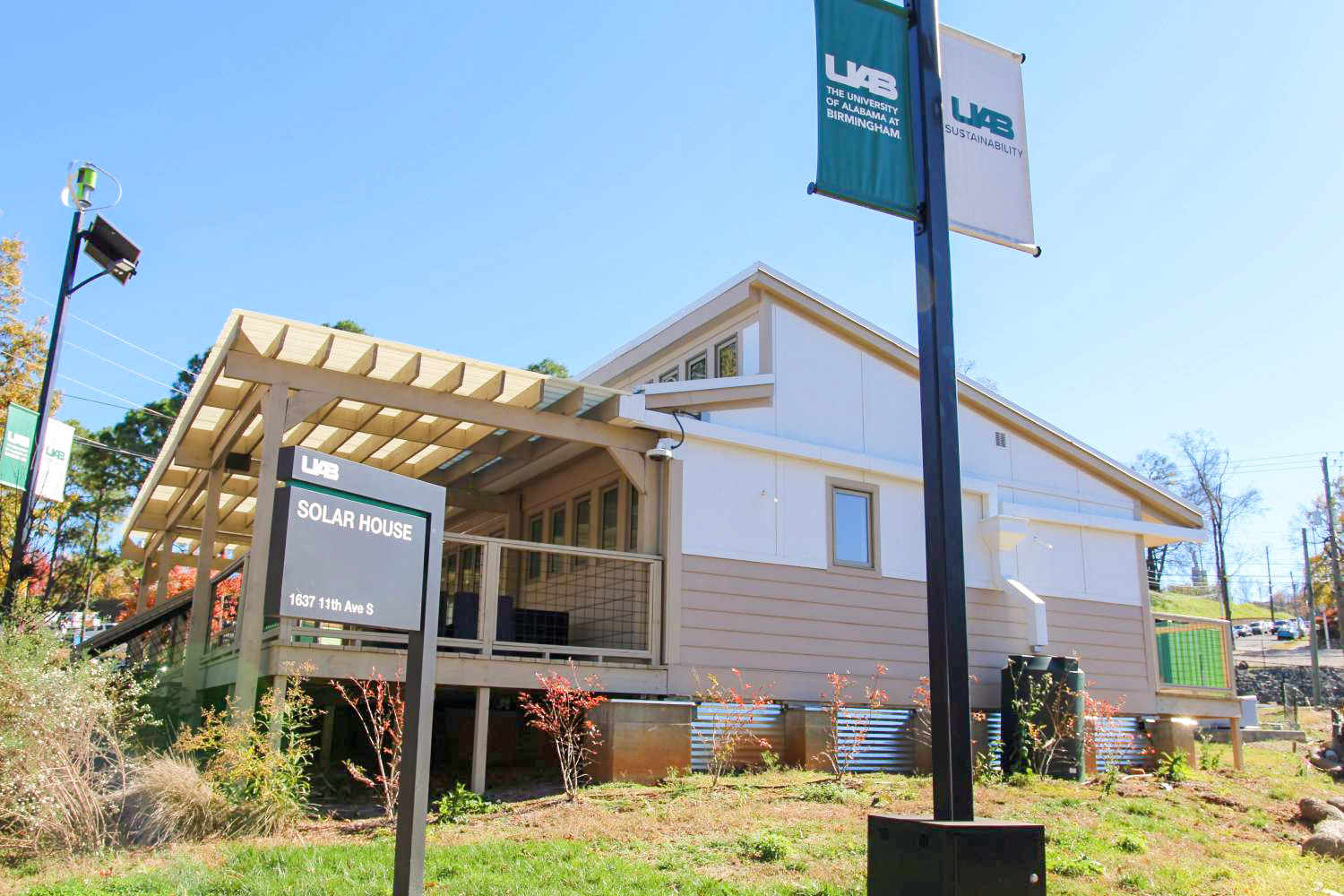 1UAB Solar House